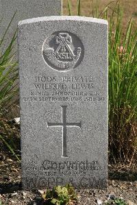 St. Sever Cemetery Rouen - Lewis, Wilfred