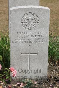 St. Sever Cemetery Rouen - McIntyre, Robert Baillie