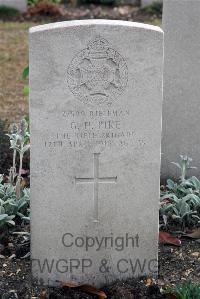 St. Sever Cemetery Rouen - Pike, George Harry