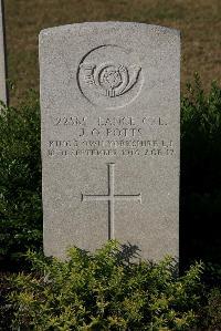 St. Sever Cemetery Rouen - Potts, John Oswald
