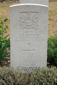 St. Sever Cemetery Rouen - Roberts, Rupert Edward