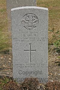 St. Sever Cemetery Rouen - Smith, Douglas