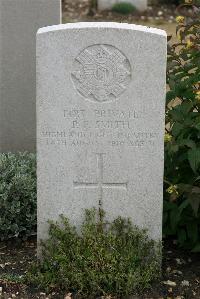 St. Sever Cemetery Rouen - Smith, Peter Fergus