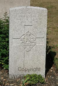 St. Sever Cemetery Rouen - Smith, Thomas