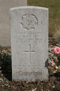 St. Sever Cemetery Rouen - Tasker, Cyril Herbert