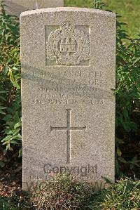 St. Sever Cemetery Rouen - Taylor, William Charles Vincent
