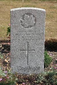 St. Sever Cemetery Rouen - Walsh, Maurice Andrew