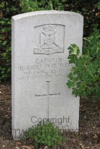 St. Sever Cemetery Rouen - Wykes, Hedley William