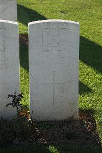 Neuville-Vitasse Road Cemetery - White, W J