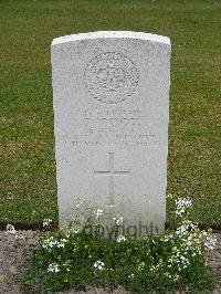 Reichswald Forest War Cemetery - Arundel, George