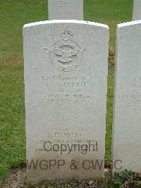Reichswald Forest War Cemetery - Asquith, Denis