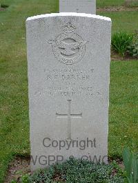 Reichswald Forest War Cemetery - Barker, Richard Charlwood