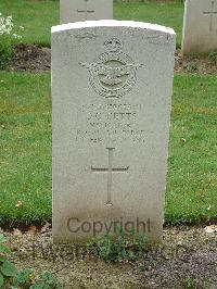 Reichswald Forest War Cemetery - Betts, Douglas George