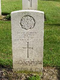 Reichswald Forest War Cemetery - Blyton, James