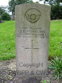 Batley Cemetery - Munns, J E