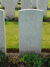 London Cemetery And Extension Longueval - Bristow, Percy