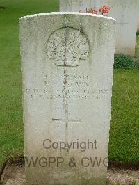 London Cemetery And Extension Longueval - Brown, Henry Joseph