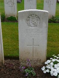 London Cemetery And Extension Longueval - Chapman, John William