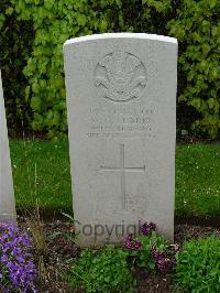 London Cemetery And Extension Longueval - Clarke, William Charles