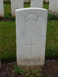 London Cemetery And Extension Longueval - Dadley, Robert James