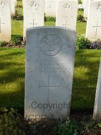 London Cemetery And Extension Longueval - Darton, J