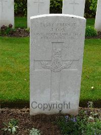 London Cemetery And Extension Longueval - Fox, J