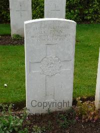 London Cemetery And Extension Longueval - Fynn, Robert Charles