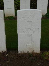 London Cemetery And Extension Longueval - Holley, Joseph William