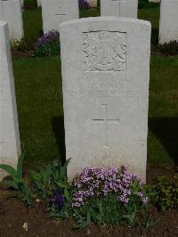 London Cemetery And Extension Longueval - Hough, John