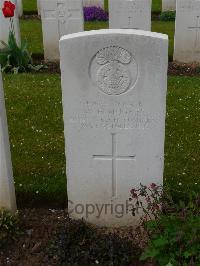 London Cemetery And Extension Longueval - Hughes, William Henry