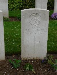 London Cemetery And Extension Longueval - Hutchinson, Howard John