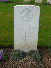London Cemetery And Extension Longueval - Knight, Ronald Basil