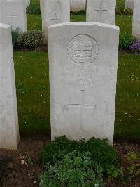 London Cemetery And Extension Longueval - Love, Charles