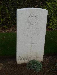 London Cemetery And Extension Longueval - Lowry, Robert Richard