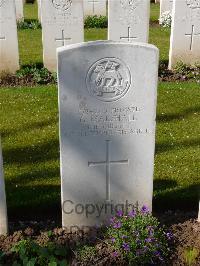 London Cemetery And Extension Longueval - Marshall, G