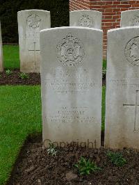 London Cemetery And Extension Longueval - Maynard, John