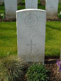 London Cemetery And Extension Longueval - McFarlane, James