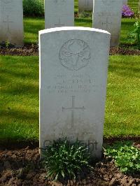 London Cemetery And Extension Longueval - McKenzie, Christopher