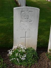 London Cemetery And Extension Longueval - Miller, Albert Edward