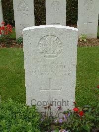 London Cemetery And Extension Longueval - McGrath, Vivian