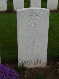 London Cemetery And Extension Longueval - Neil, H