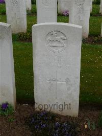 London Cemetery And Extension Longueval - Platt, James