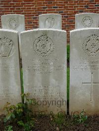 London Cemetery And Extension Longueval - Provand, Dixon