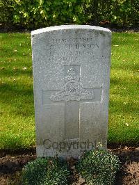 London Cemetery And Extension Longueval - Stephenson, James Curtis (Sonny)