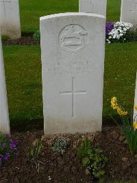 London Cemetery And Extension Longueval - Stewart, John