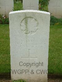 London Cemetery And Extension Longueval - Smith, D