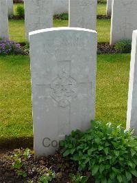 London Cemetery And Extension Longueval - Teasdale, John William