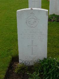 London Cemetery And Extension Longueval - Thompson, Clifford William