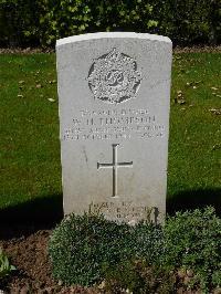 London Cemetery And Extension Longueval - Thompson, William Harry