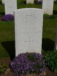 London Cemetery And Extension Longueval - Vosper, Thomas